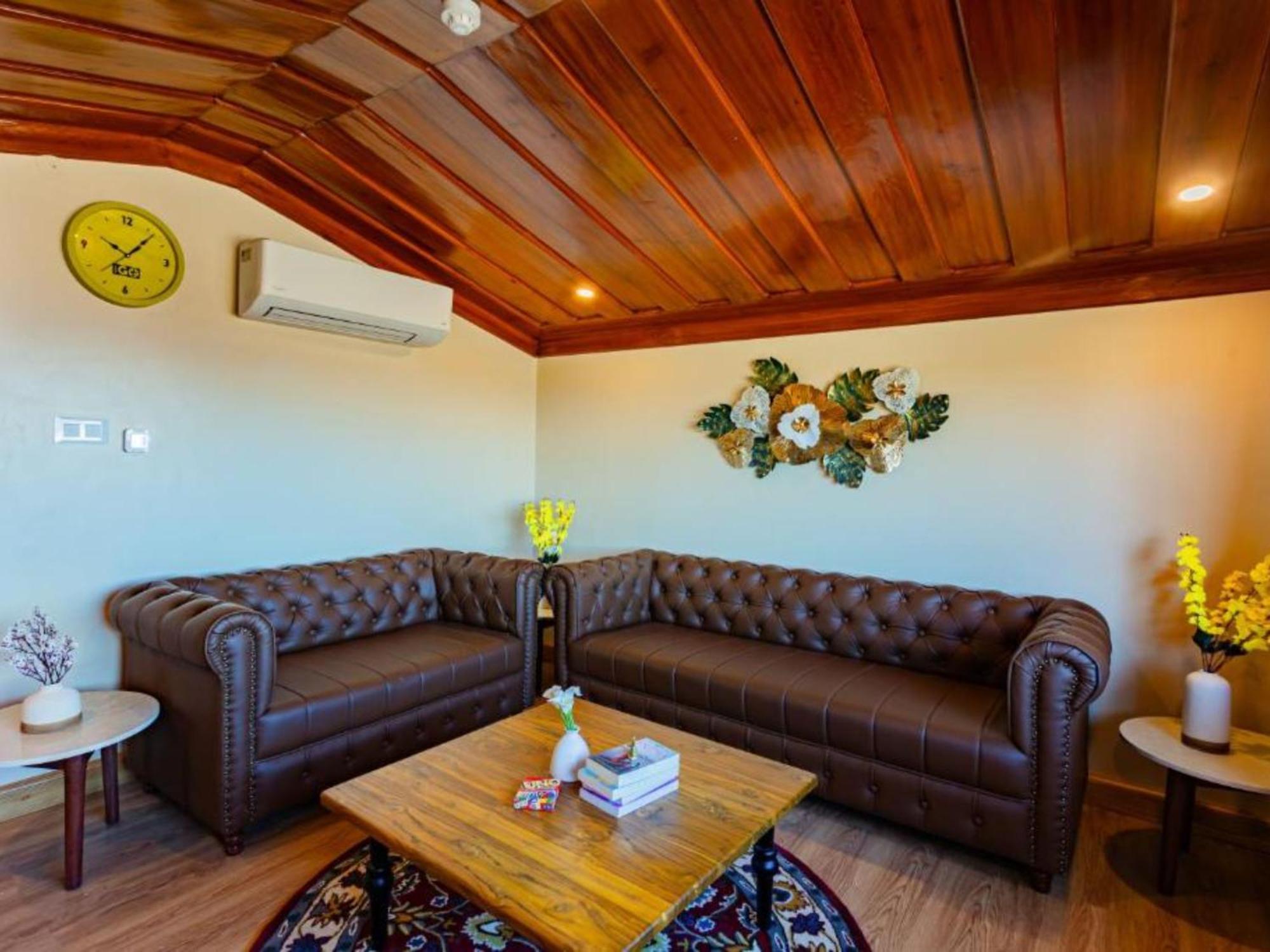The Hosteller Shimla, Valley View Room photo