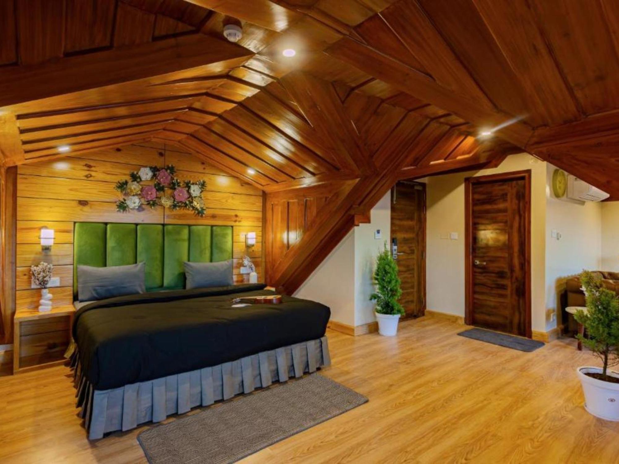 The Hosteller Shimla, Valley View Room photo