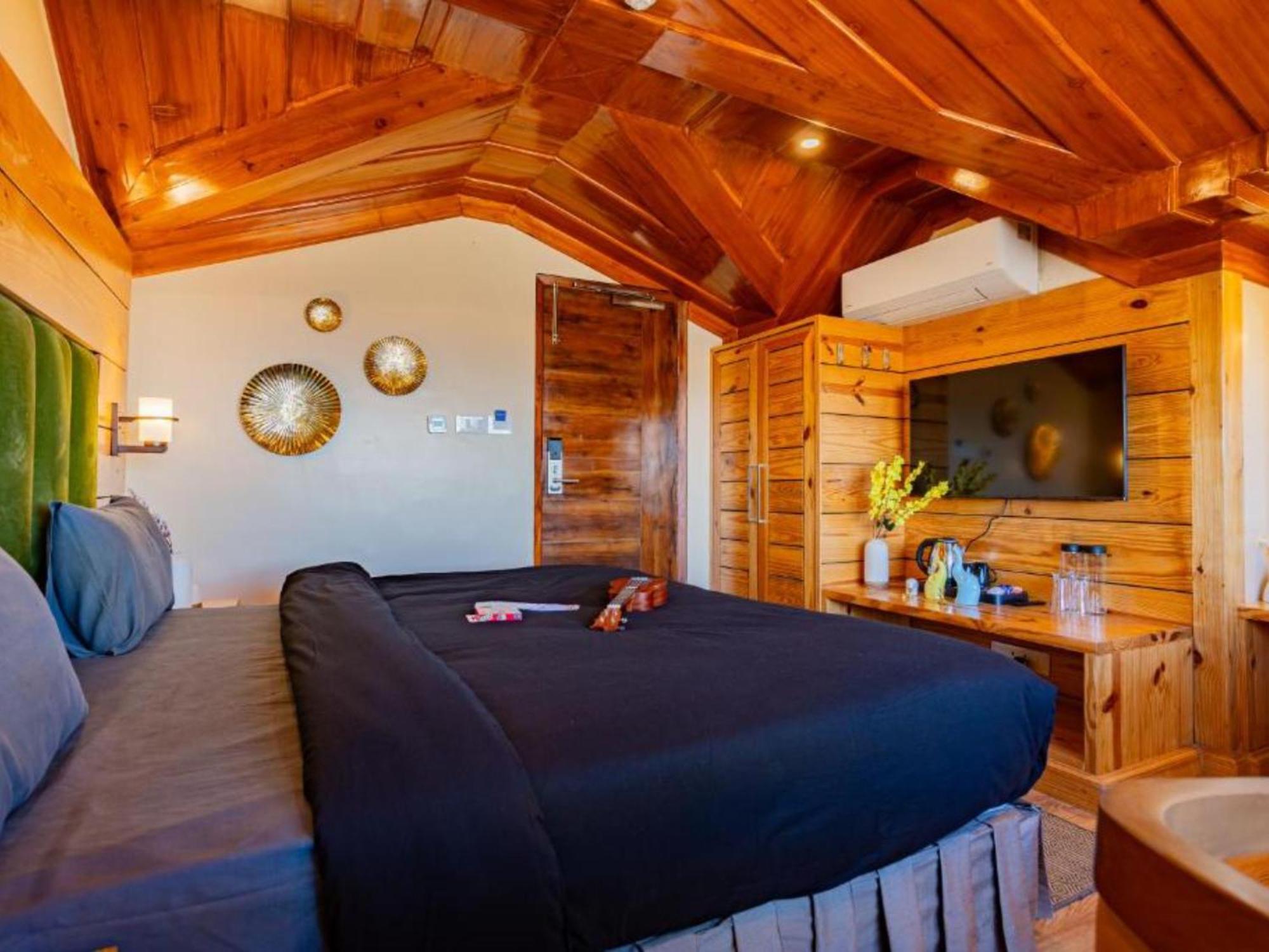 The Hosteller Shimla, Valley View Room photo